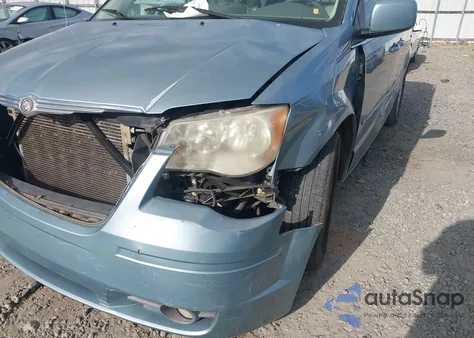 2008 Chrysler Town & Country Touring z USA, uszkodzony, nr VIN 2A8HR54P88R626533